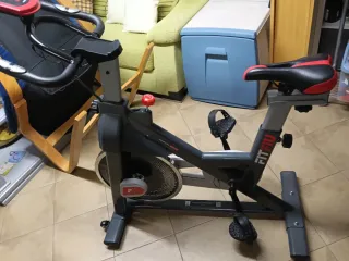 Bicicleta Spinning FITRU con pantalla