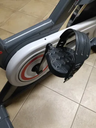 Bicicleta Spinning FITRU con pantalla