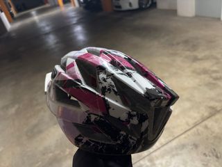 Casco de bicicleta con diseño marca Uvex