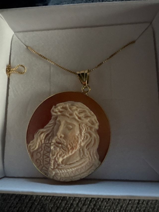 Medalla Coral Cristo 3 Caídas Chapado Oro