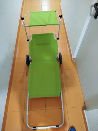 Tumbona plegable con ruedas