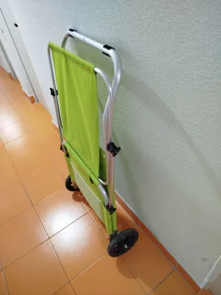 Tumbona plegable con ruedas