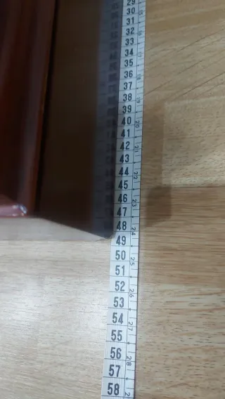 Aparador de madera con cajones y puertas