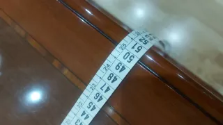 Aparador de madera con cajones y puertas