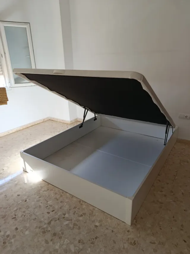 Canapé de madera blanco