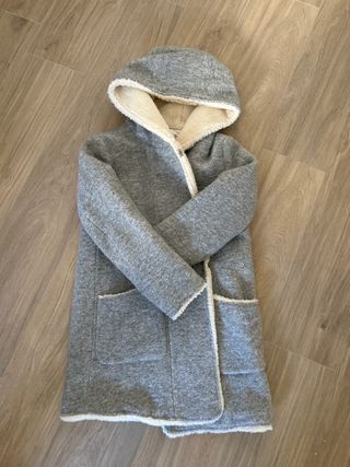 Abrigo gris con forro sherpa