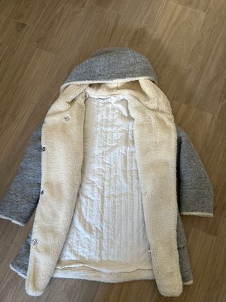 Abrigo gris con forro sherpa