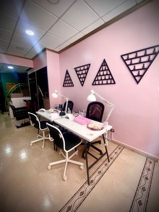 Silla de escritorio negra y blanca