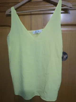 Camiseta amarilla V-neck talla XL