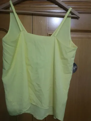 Camiseta amarilla V-neck talla XL