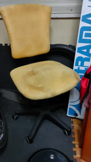 Silla de oficina con ruedas