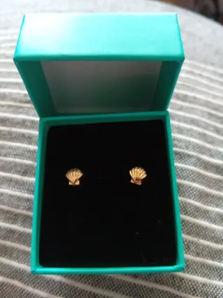 Pendientes concha dorados