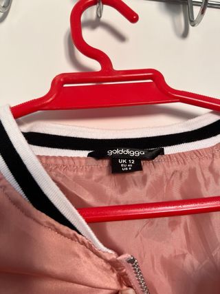 Chaqueta bomber rosa satinada