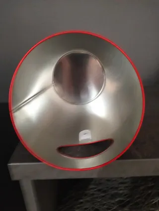 Cestello ghiaccio rosso con interno color acciaio.