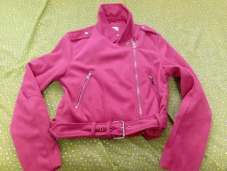 Chaqueta corta fucsia Bershka Talla M