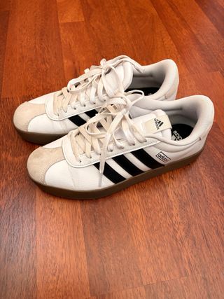 Zapatillas Adidas Blancas y Negras