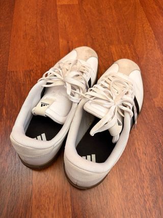 Zapatillas Adidas Blancas y Negras