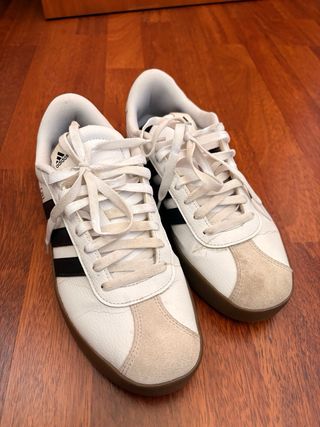 Zapatillas Adidas Blancas y Negras