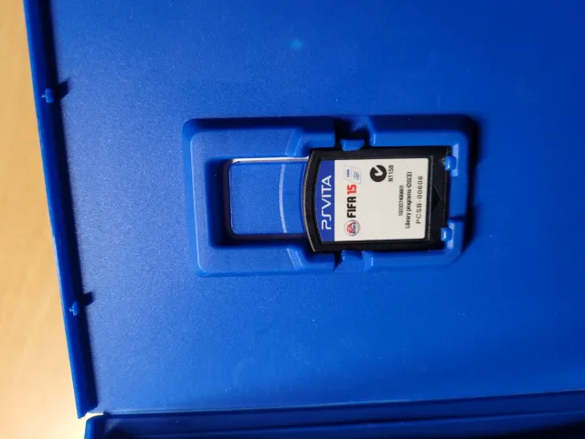 PS Vita + 3 Juegos: FIFA 15, Call of Duty, Invizim