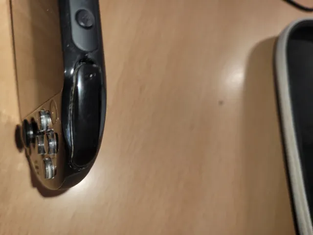 PS Vita + 3 Juegos: FIFA 15, Call of Duty, Invizim