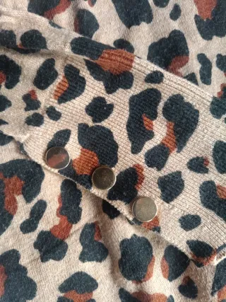 Camiseta de punto con estampado de leopardo