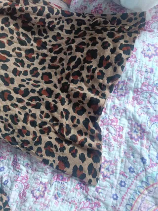 Camiseta de punto con estampado de leopardo