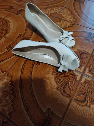 Zapatos de tacón blancos talla 38