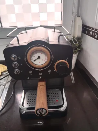 Cafetera de brazo express negra. Marca Create