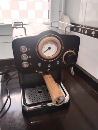 Cafetera de brazo express negra. Marca Create