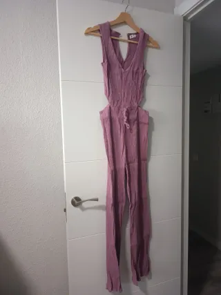 Mono morado con cut-outs