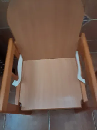 Trona de madera para bebé