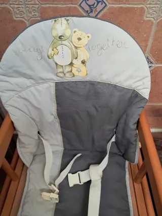 Trona de madera para bebé