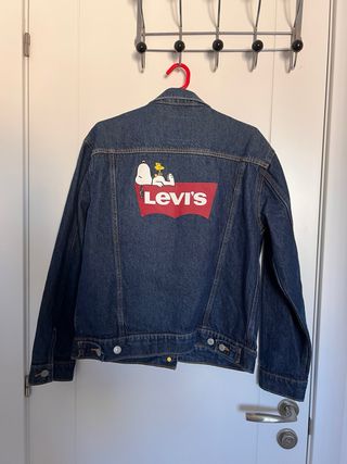 Chaqueta Vaquera Levi's Azul con dibujo de Snoopy