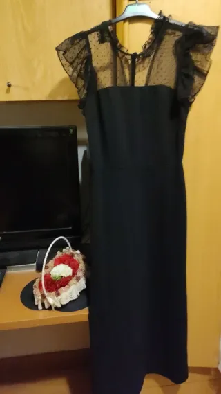 Vestido negro cuello encaje M