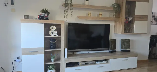 Mueble de salón madera y cristal