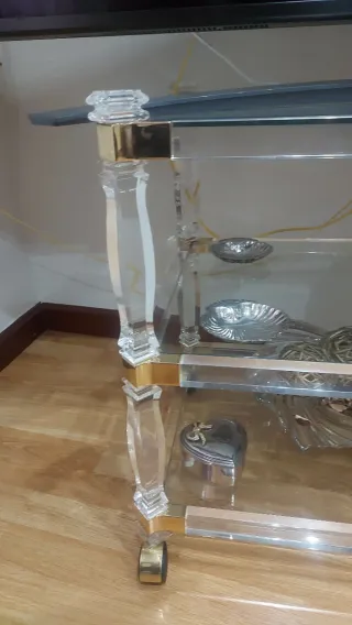 Mesa auxiliar metacrilato y cristal