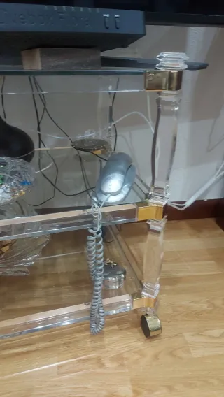 Mesa auxiliar metacrilato y cristal
