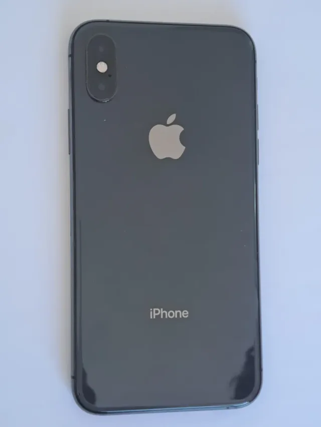 iPhone X Negro + Funda Amarilla + Cargador