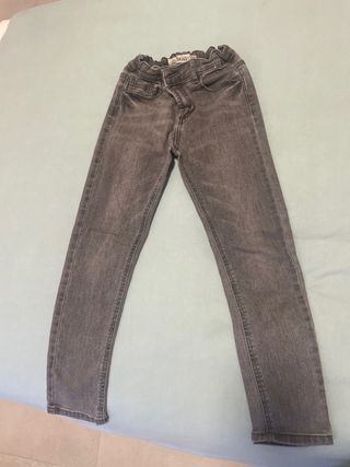 Pantalón vaquero gris T. 7-8 (128cm)