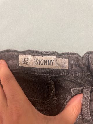 Pantalón vaquero gris T. 7-8 (128cm)