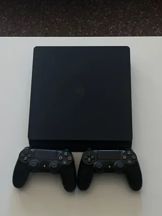 PS4 (PlayStation 4) Negra SLIM.