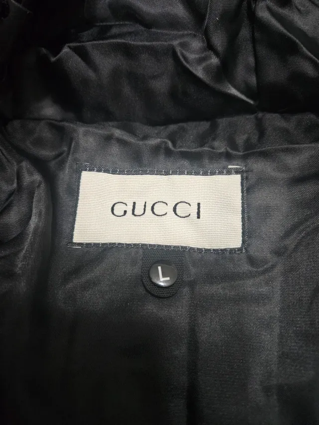 Abrigo Gucci Negro con Logo