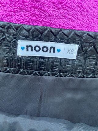 Falda negra efecto piel serpiente