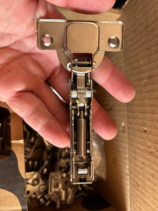 Bisagras con freno para muebles nuevas a estrenar.