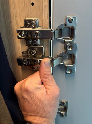 Bisagras con freno para muebles nuevas a estrenar.