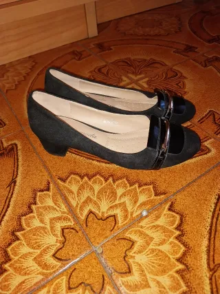 Zapatos de tacón negros con hebilla