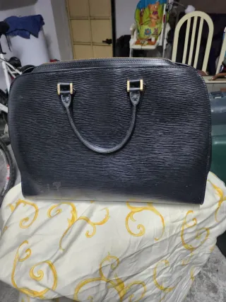 Bolso Louis Vuitton negro cuero