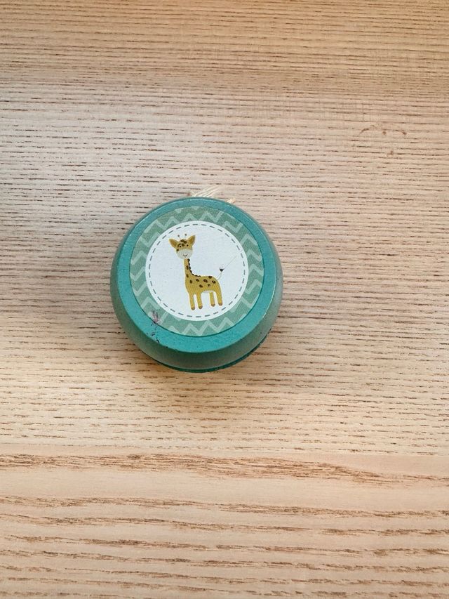 Yoyó de madera con jirafa