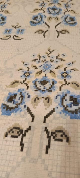 Colcha de cama floral azul y blanco