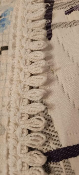 Colcha de cama floral azul y blanco